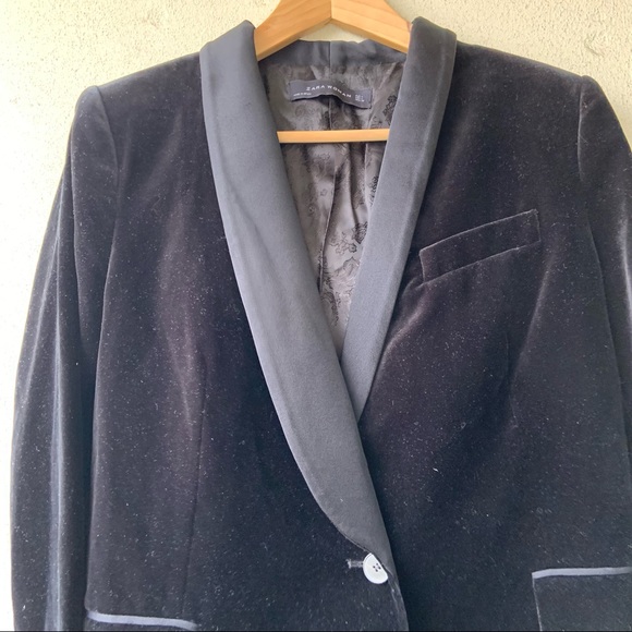 🌟Host Pick🌟Gorgeous velvet blazer from Zara - Picture 2 of 9